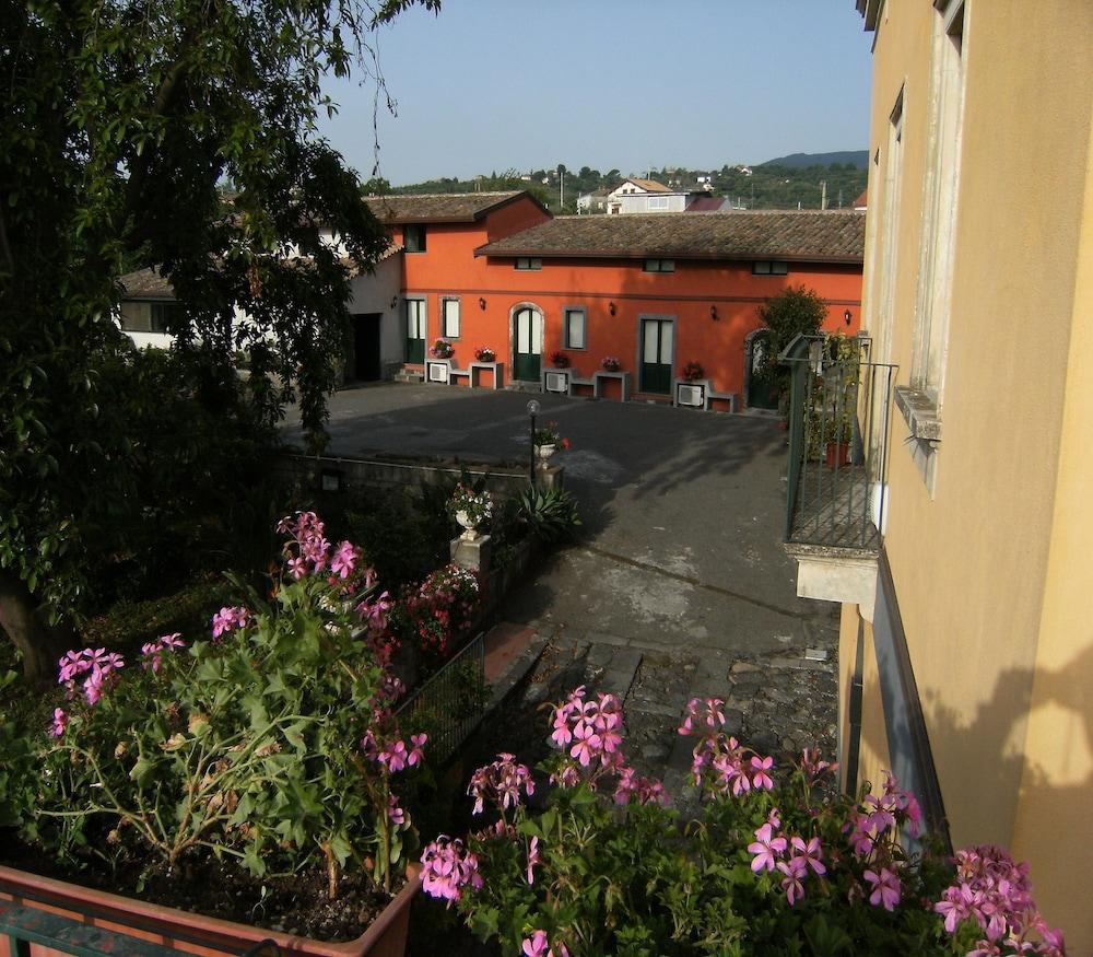 Baglio Delle Rose Bed & Breakfast Giarre Bagian luar foto