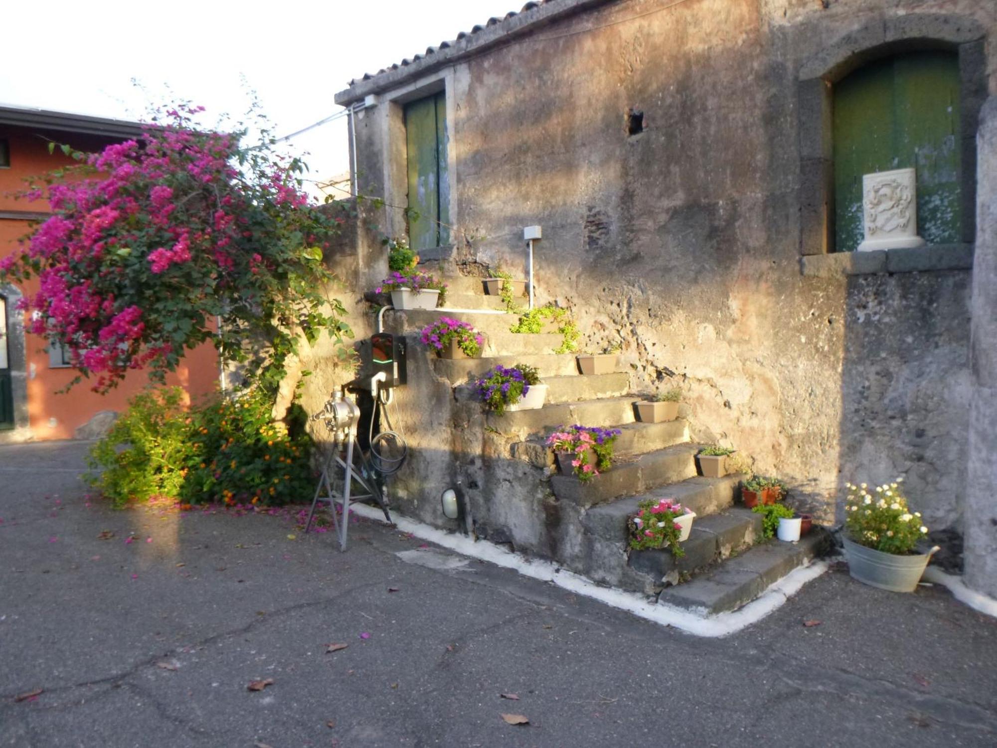 Baglio Delle Rose Bed & Breakfast Giarre Bagian luar foto