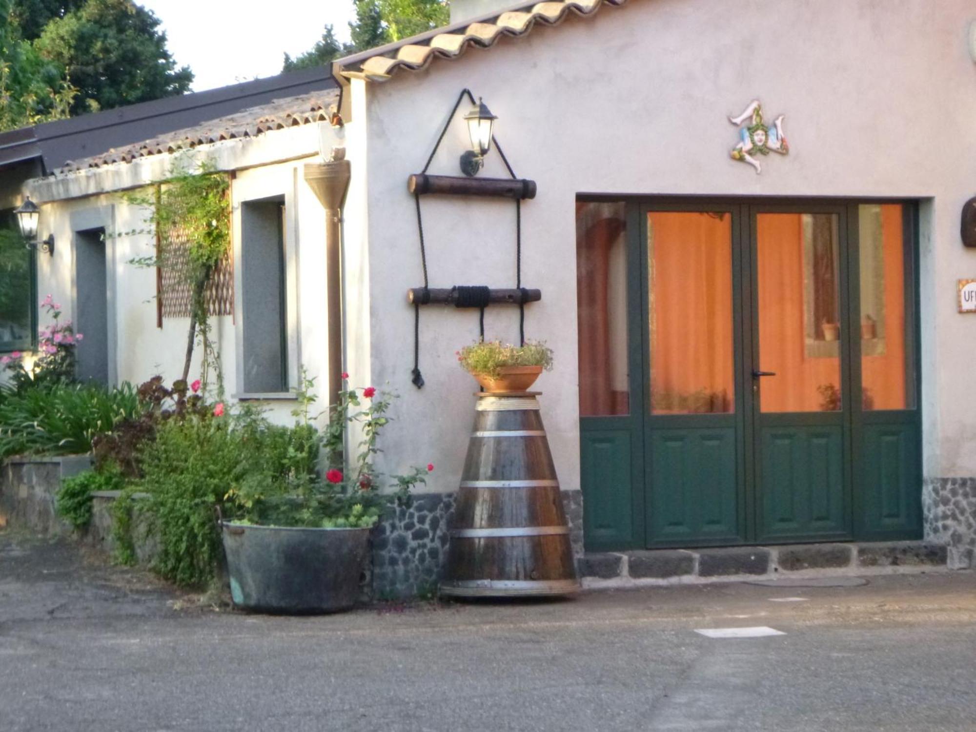 Baglio Delle Rose Bed & Breakfast Giarre Bagian luar foto
