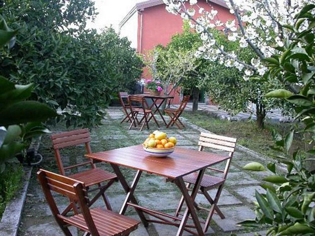 Baglio Delle Rose Bed & Breakfast Giarre Bagian luar foto