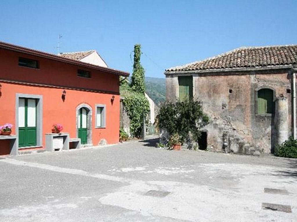 Baglio Delle Rose Bed & Breakfast Giarre Bagian luar foto